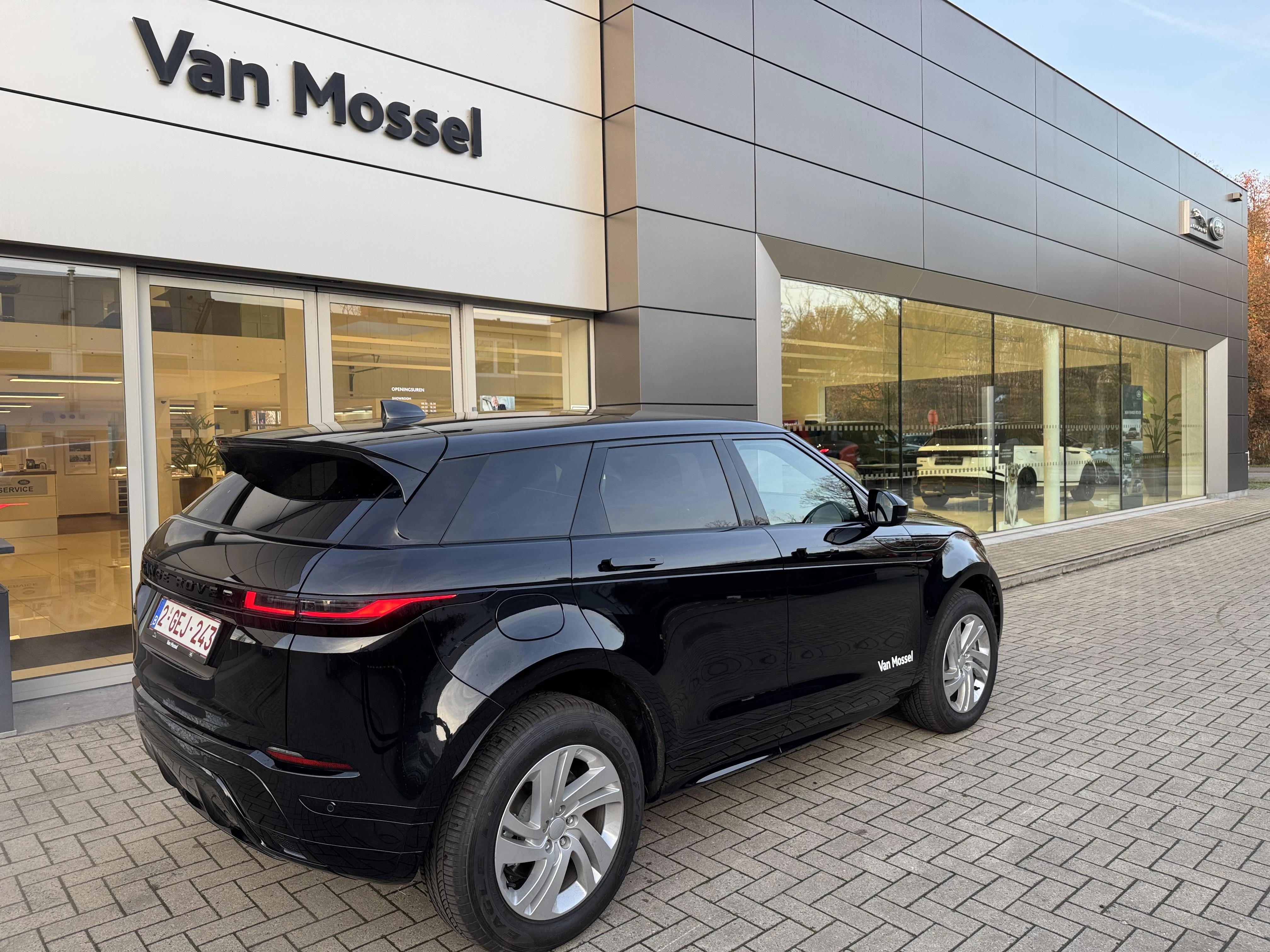 Land Rover Range Rover Evoque P270e Dynamic SE AWD