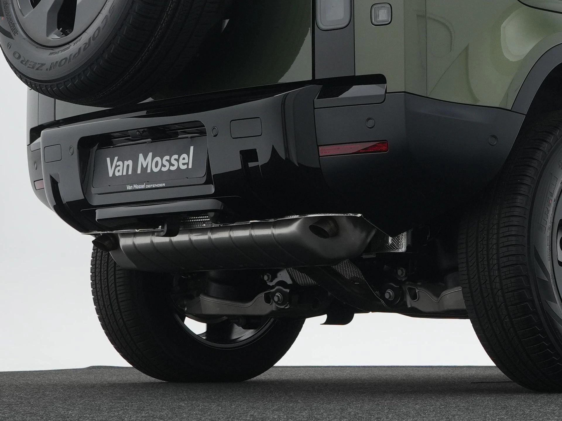 Land Rover-Defender-image-50