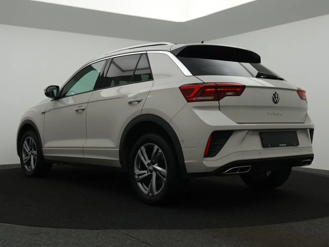 Volkswagen-T-Roc-image-1