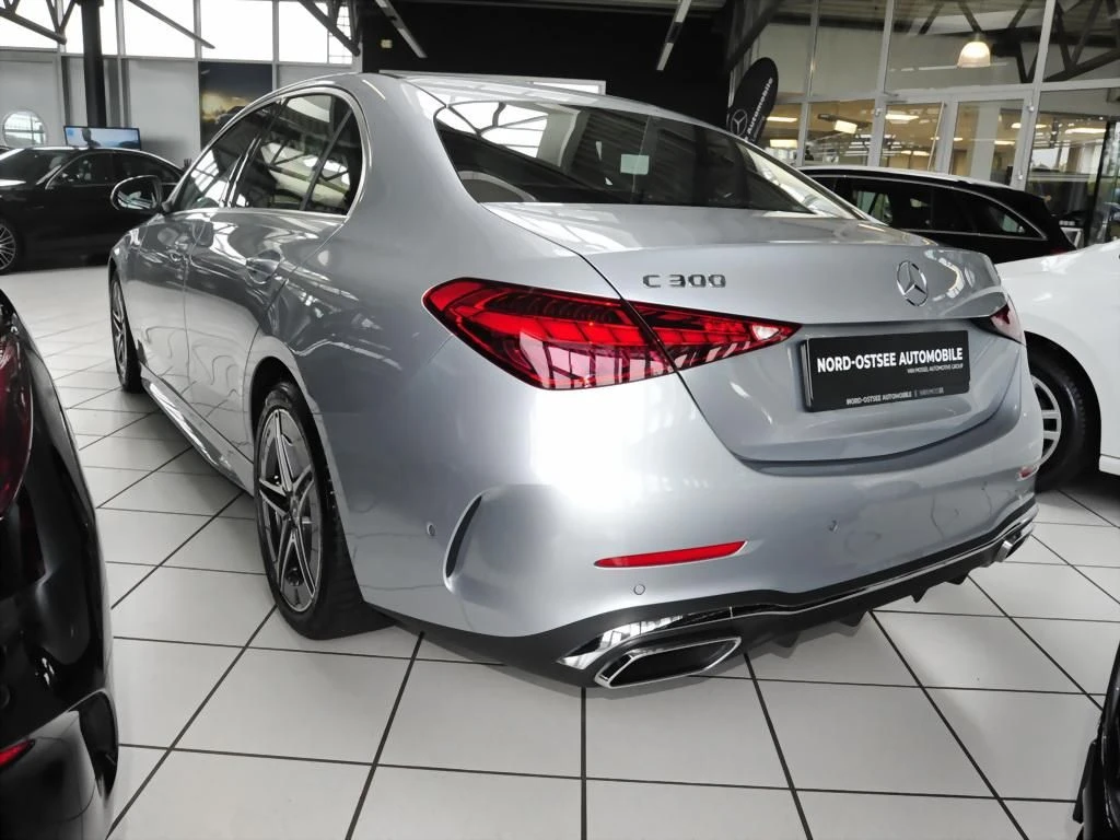Mercedes-Benz-C-Klasse 300-image-5