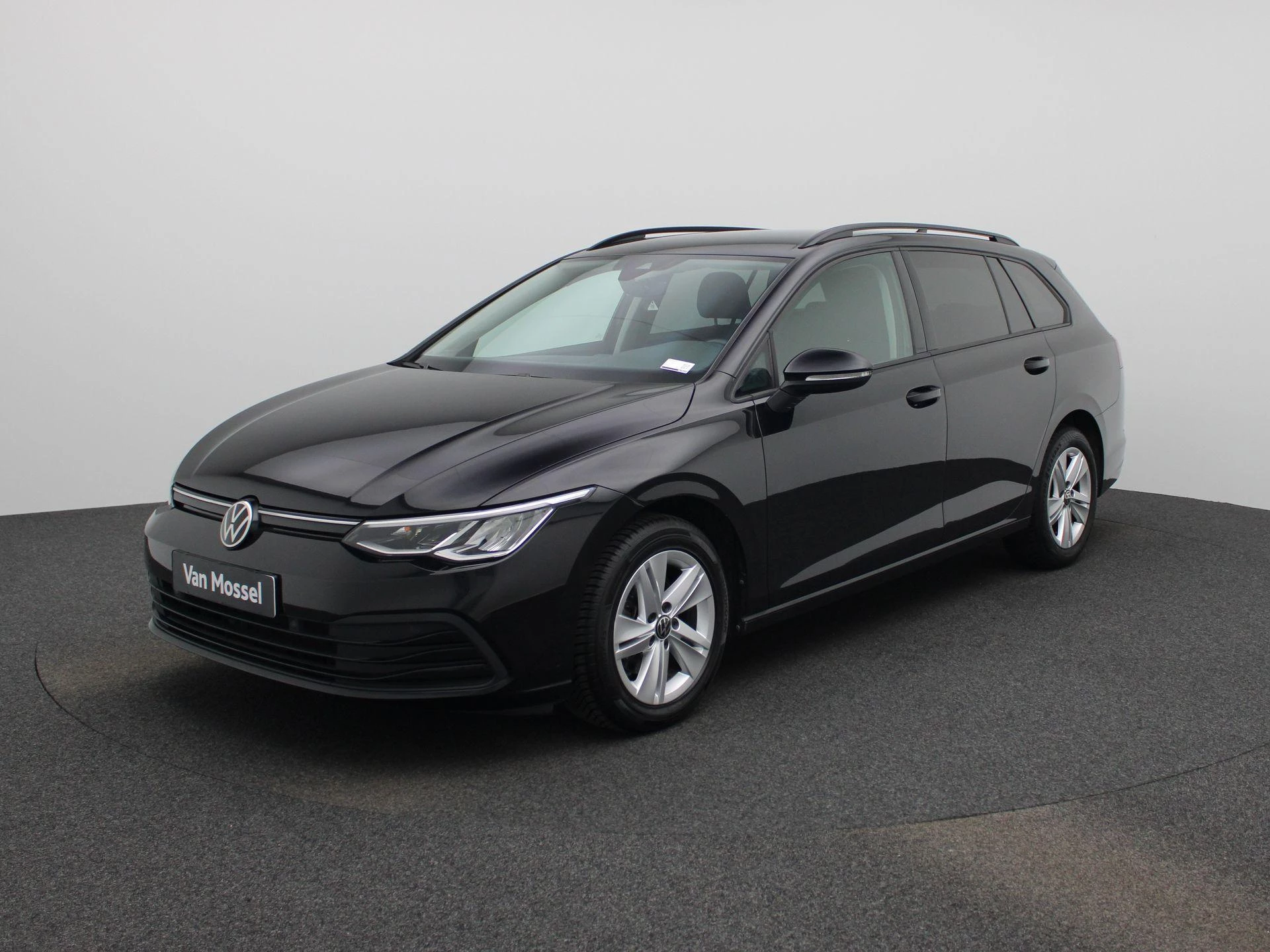 Volkswagen-Golf-image-0