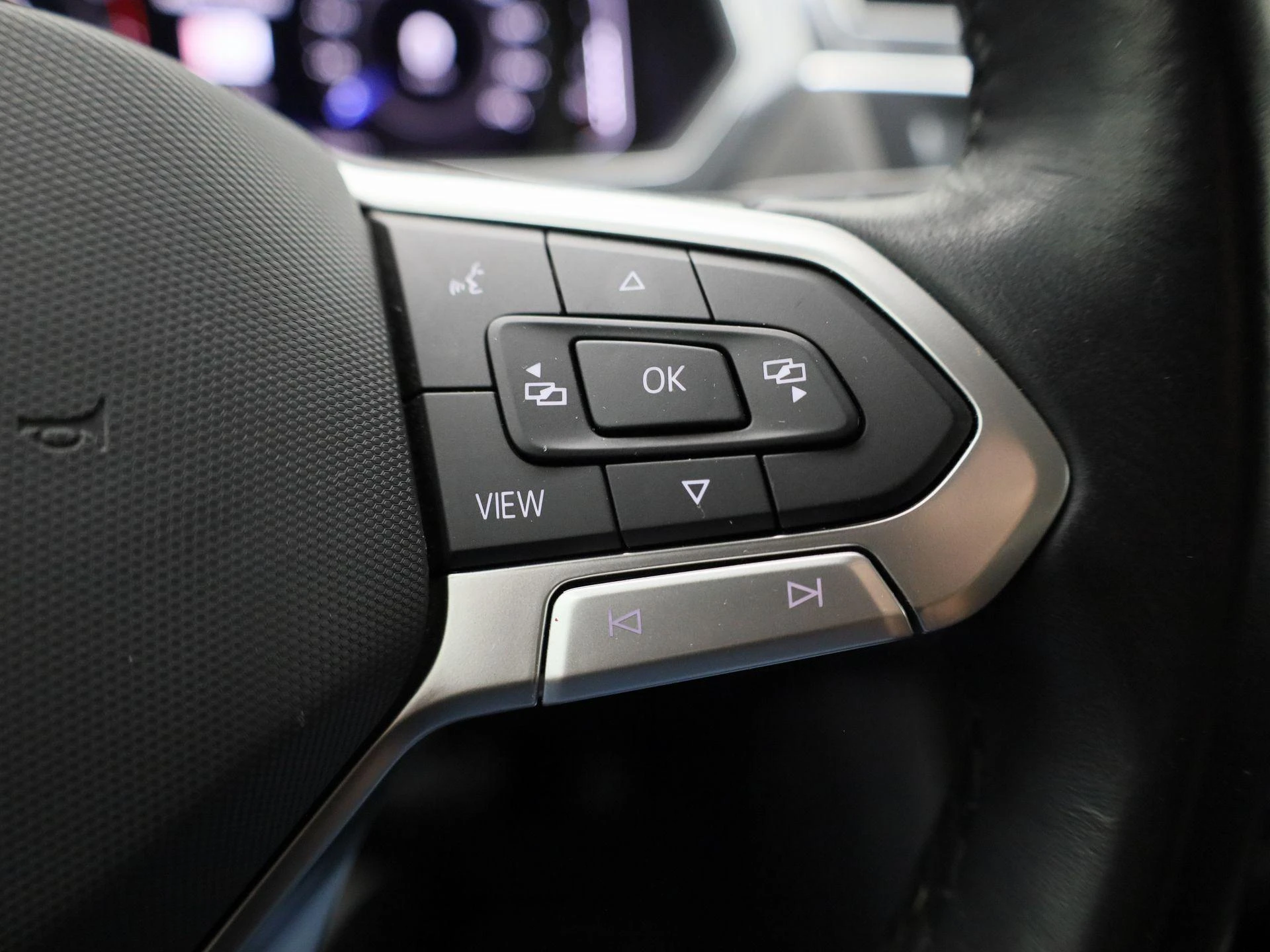 Volkswagen-Tiguan-image-19