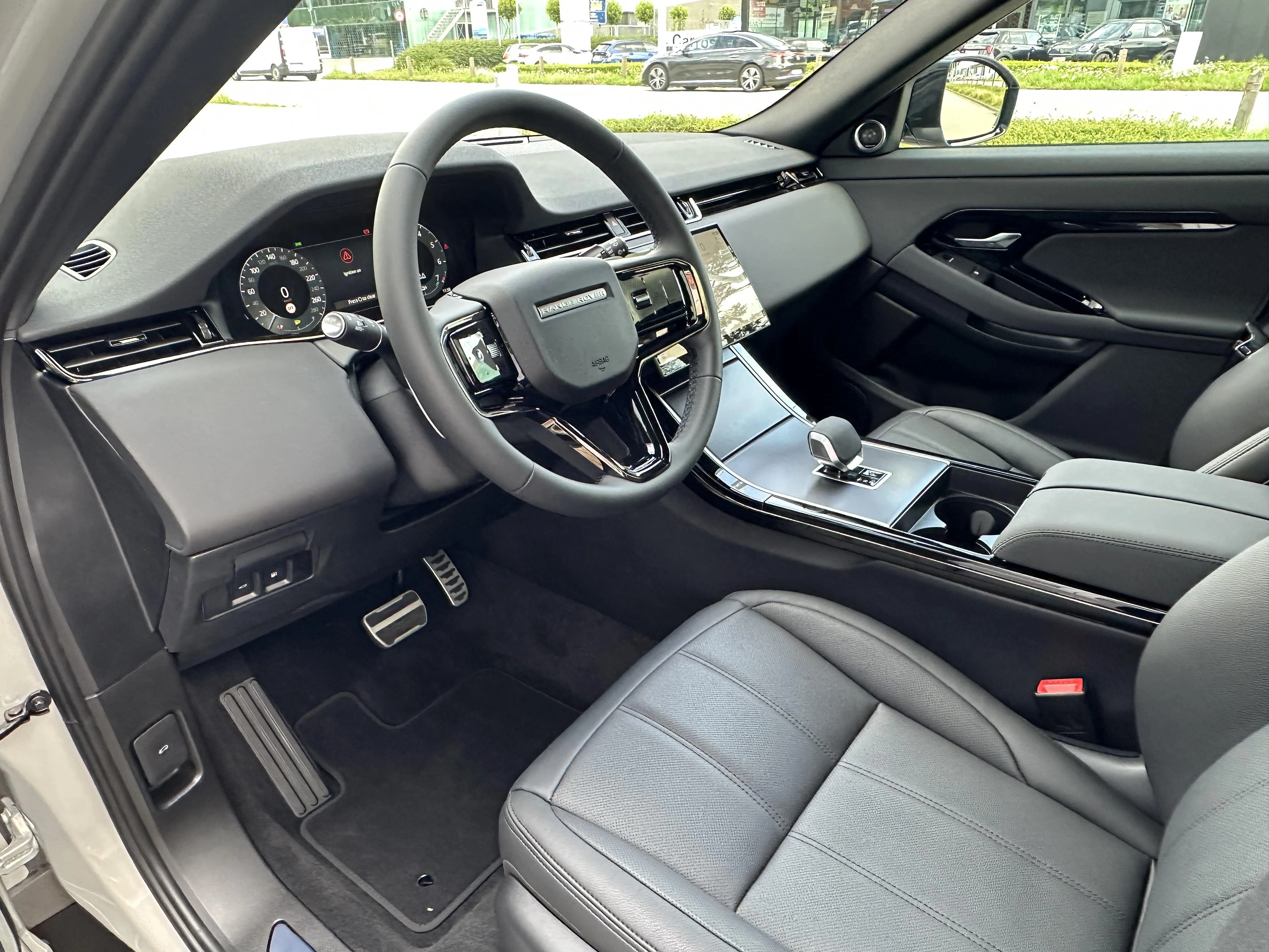 Land Rover-Range Rover Evoque-image-18