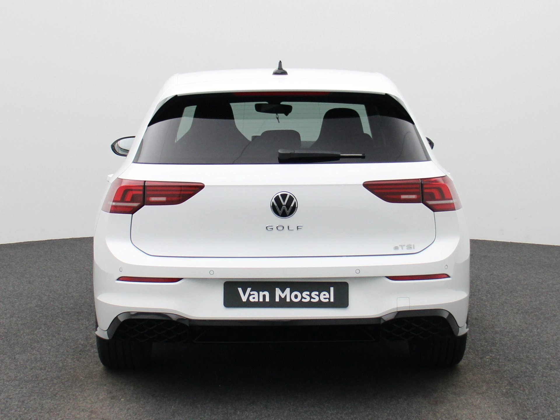 Volkswagen-Golf-image-4