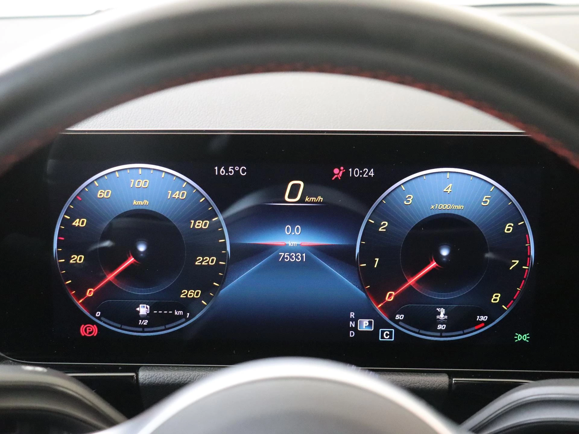 Mercedes-Benz-GLA-image-14