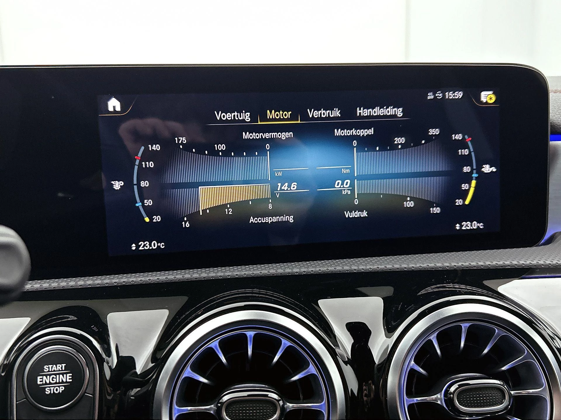 Mercedes-Benz-CLA-image-11