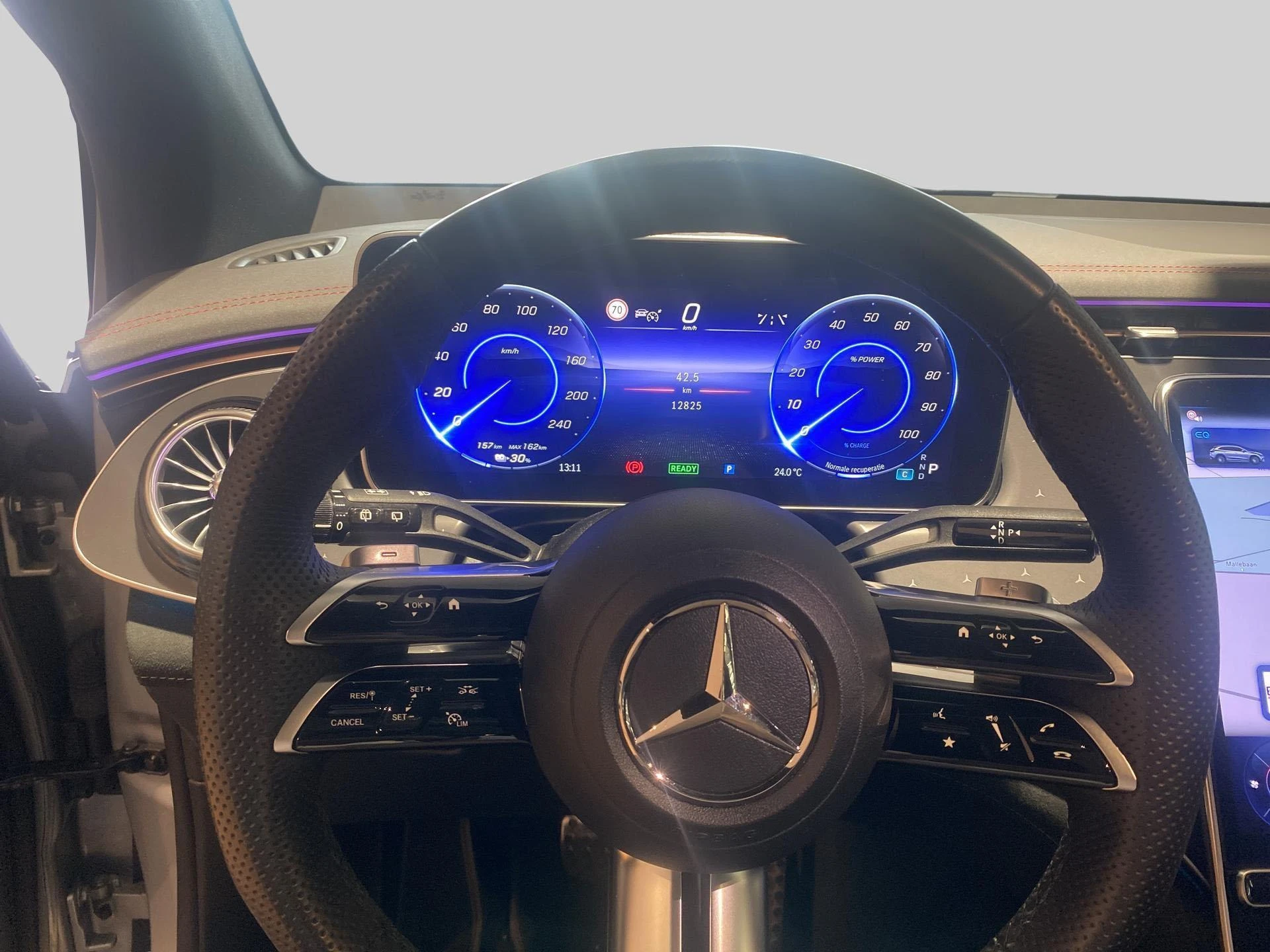 Mercedes-Benz-EQE-image-9