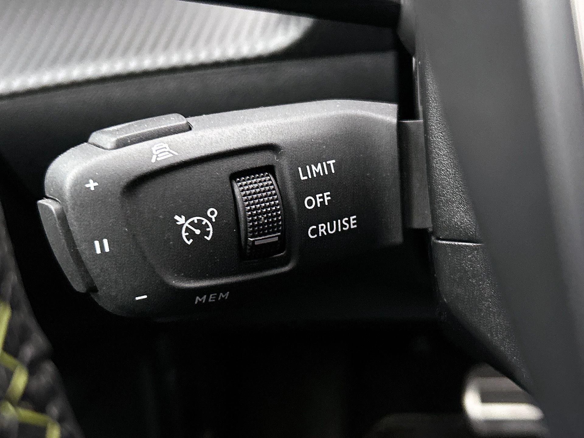 Peugeot-e-2008-image-5