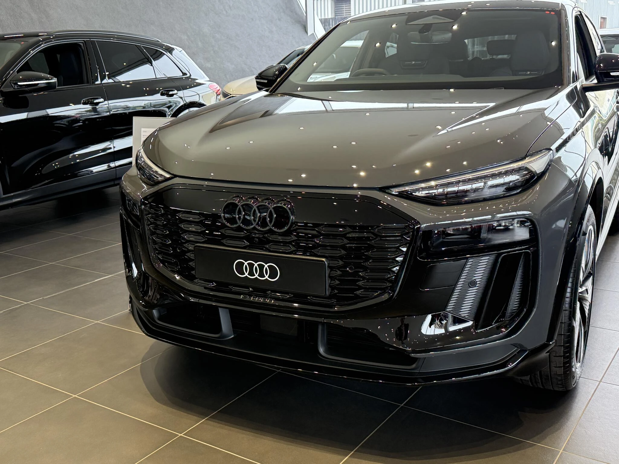 Audi-Q6 e-tron-image-1