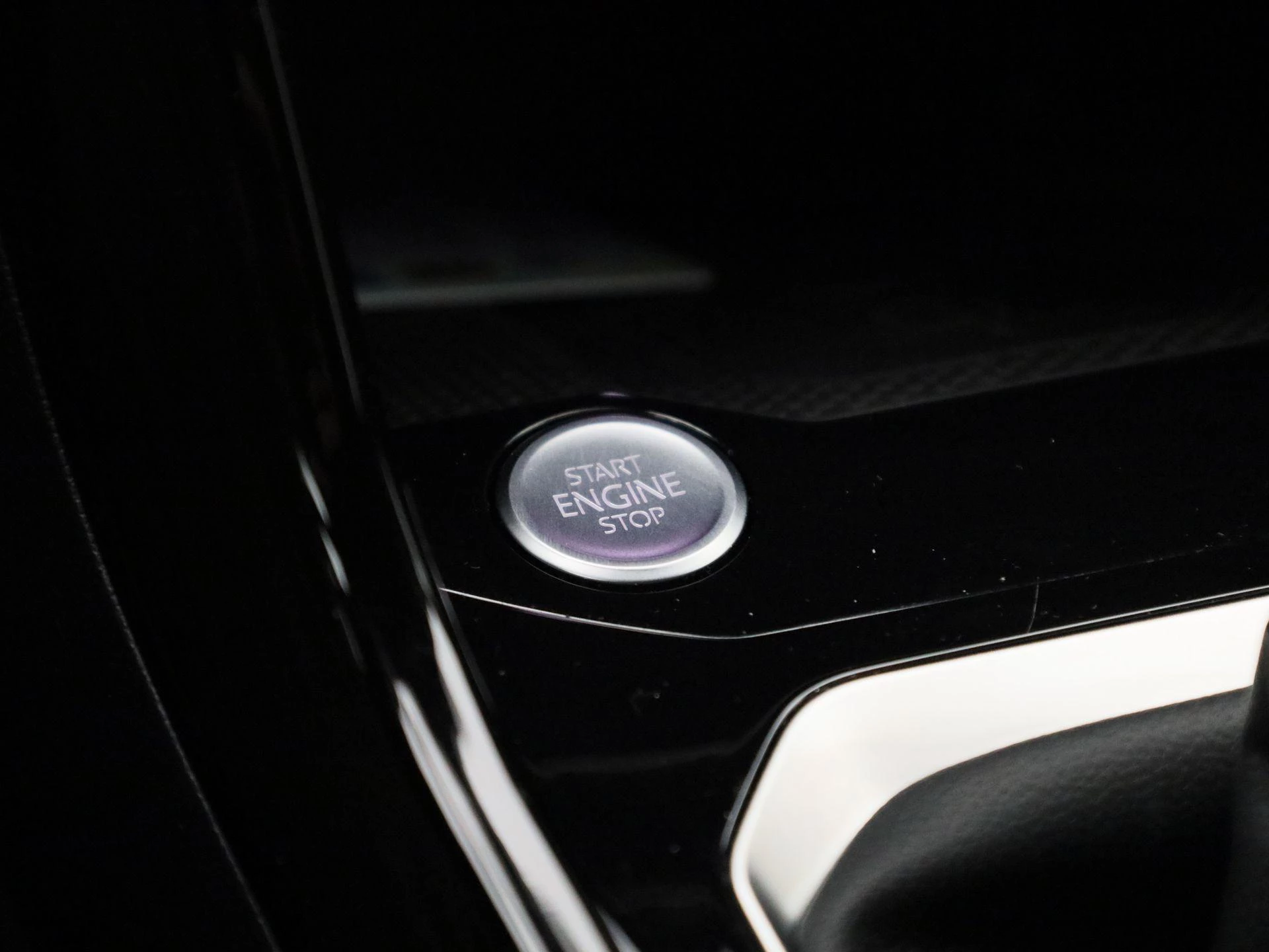 Volkswagen-T-Roc-image-20