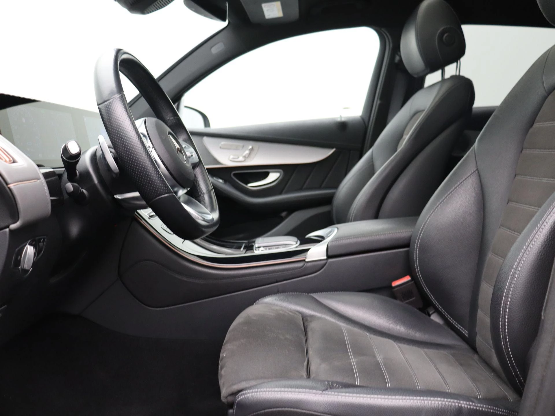 Mercedes-Benz-EQC-image-8