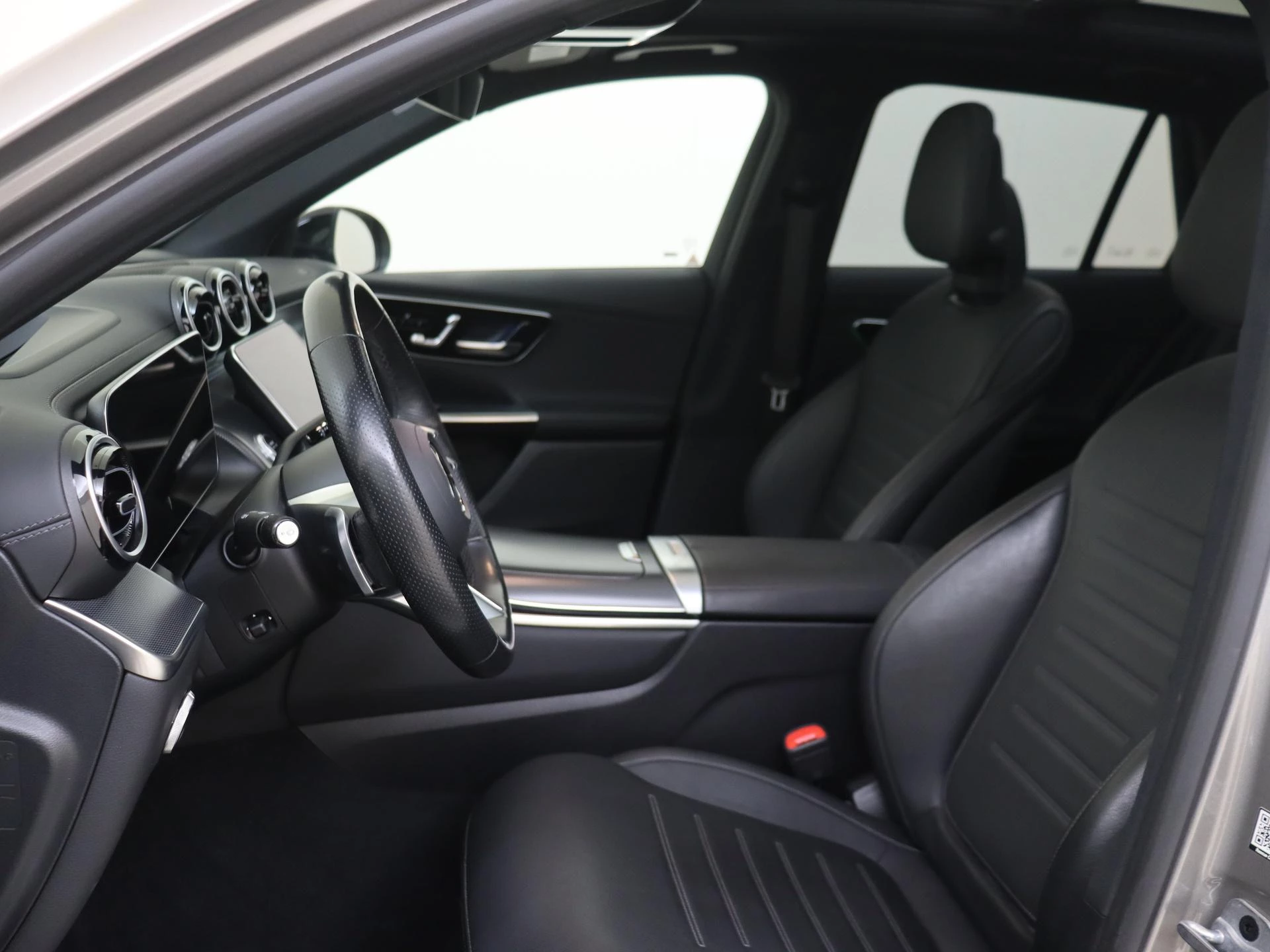 Mercedes-Benz-GLC-image-10