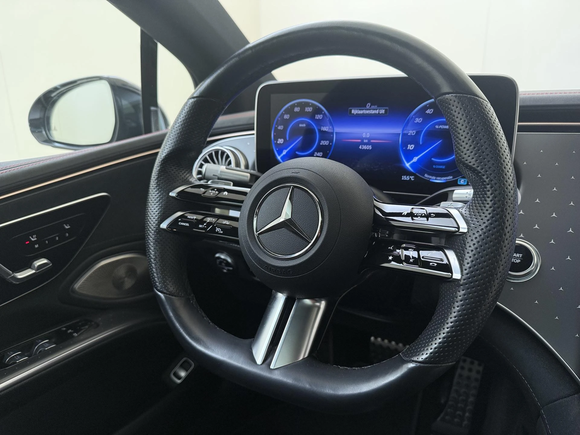 Mercedes-Benz-EQS-image-9