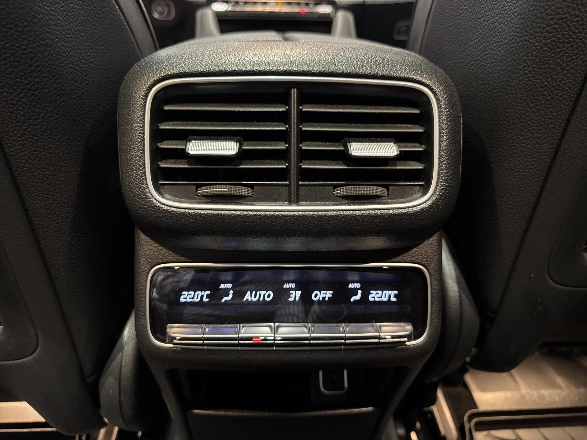 Mercedes-Benz-GLE-image-16