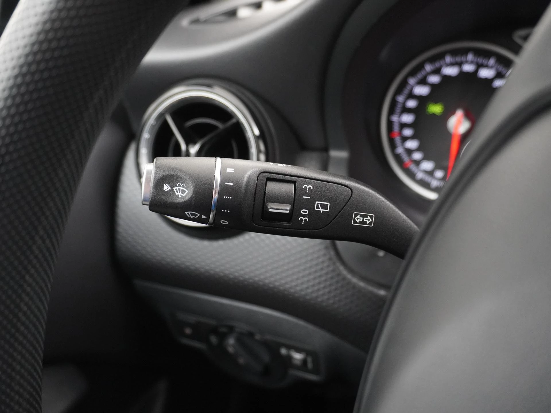 Mercedes-Benz-A-Klasse-image-16