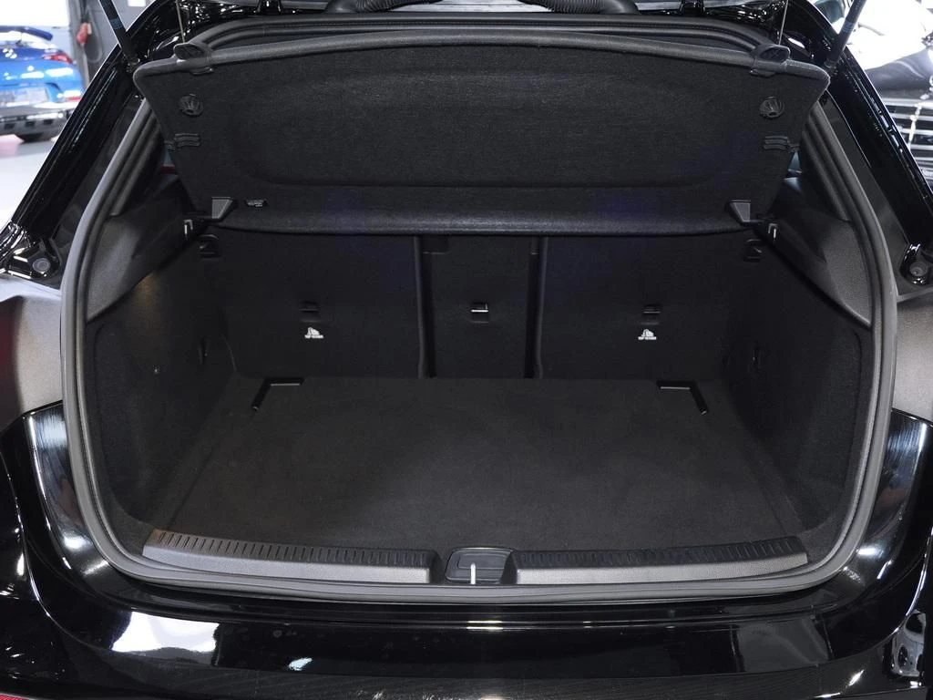 Mercedes-AMG-A-Klasse 35-image-14