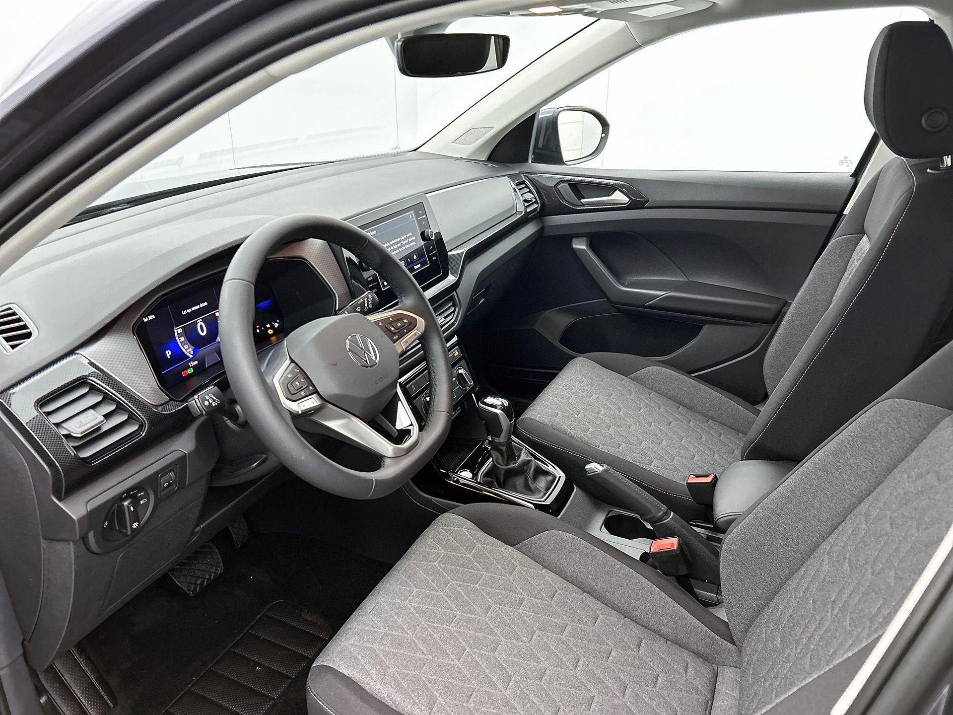 Volkswagen-T-Cross-image-7