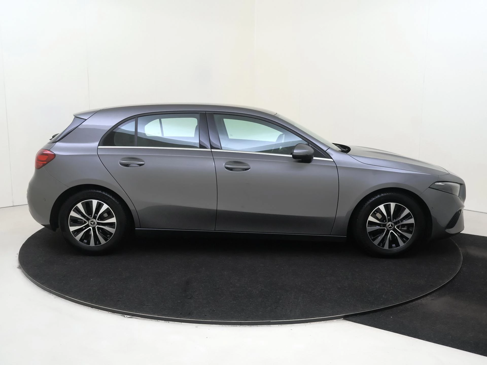 Mercedes-Benz-A-Klasse-image-8