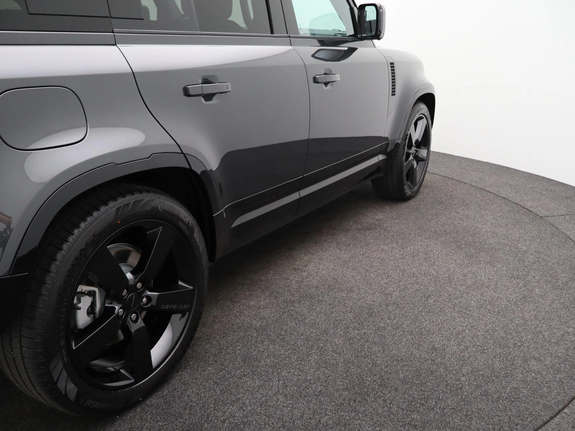 Land Rover-Defender-image-47