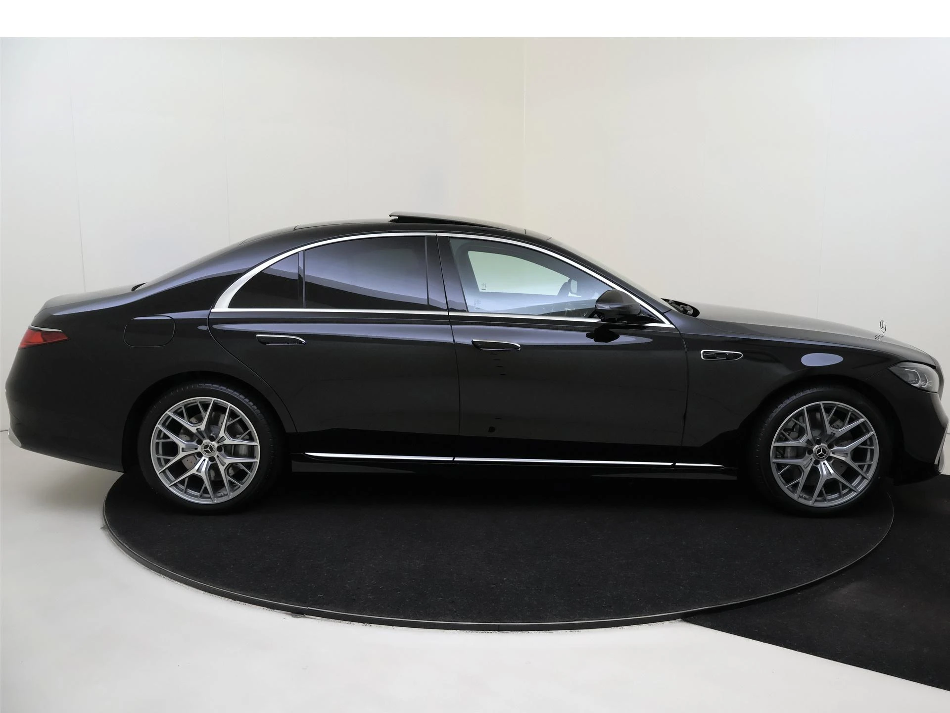 Mercedes-Benz-S-Klasse-image-8