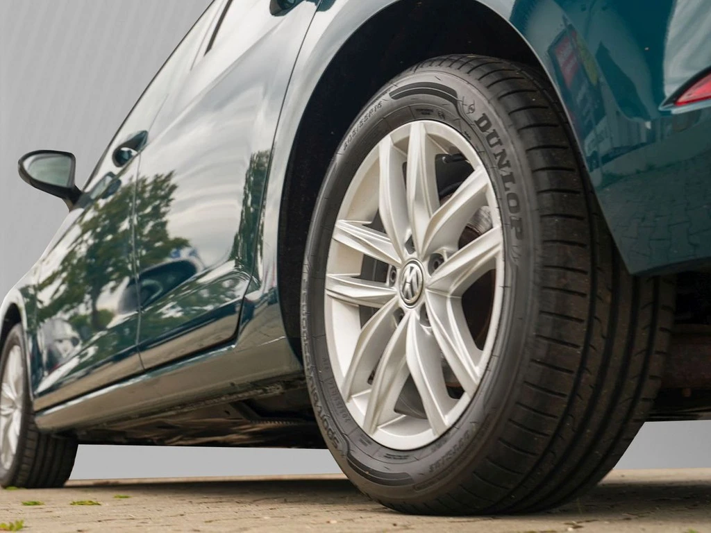 Volkswagen-Golf-image-4