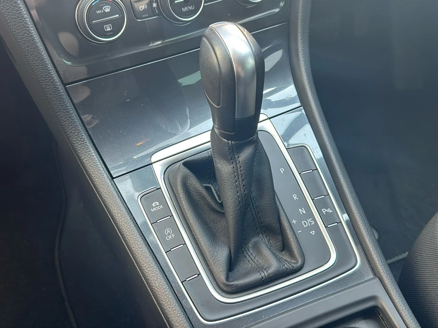 Volkswagen-Golf-image-13