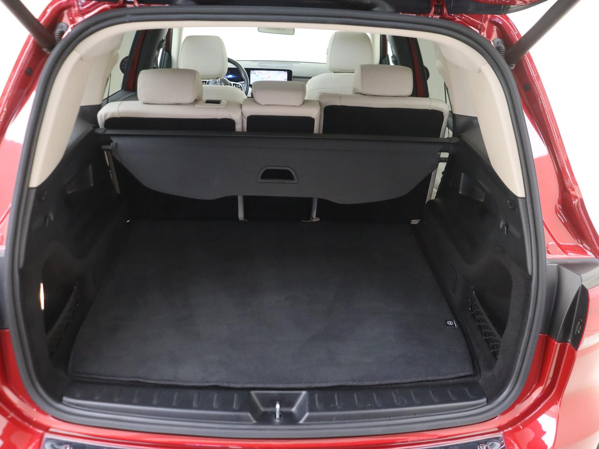 Mercedes-Benz-GLB-image-30