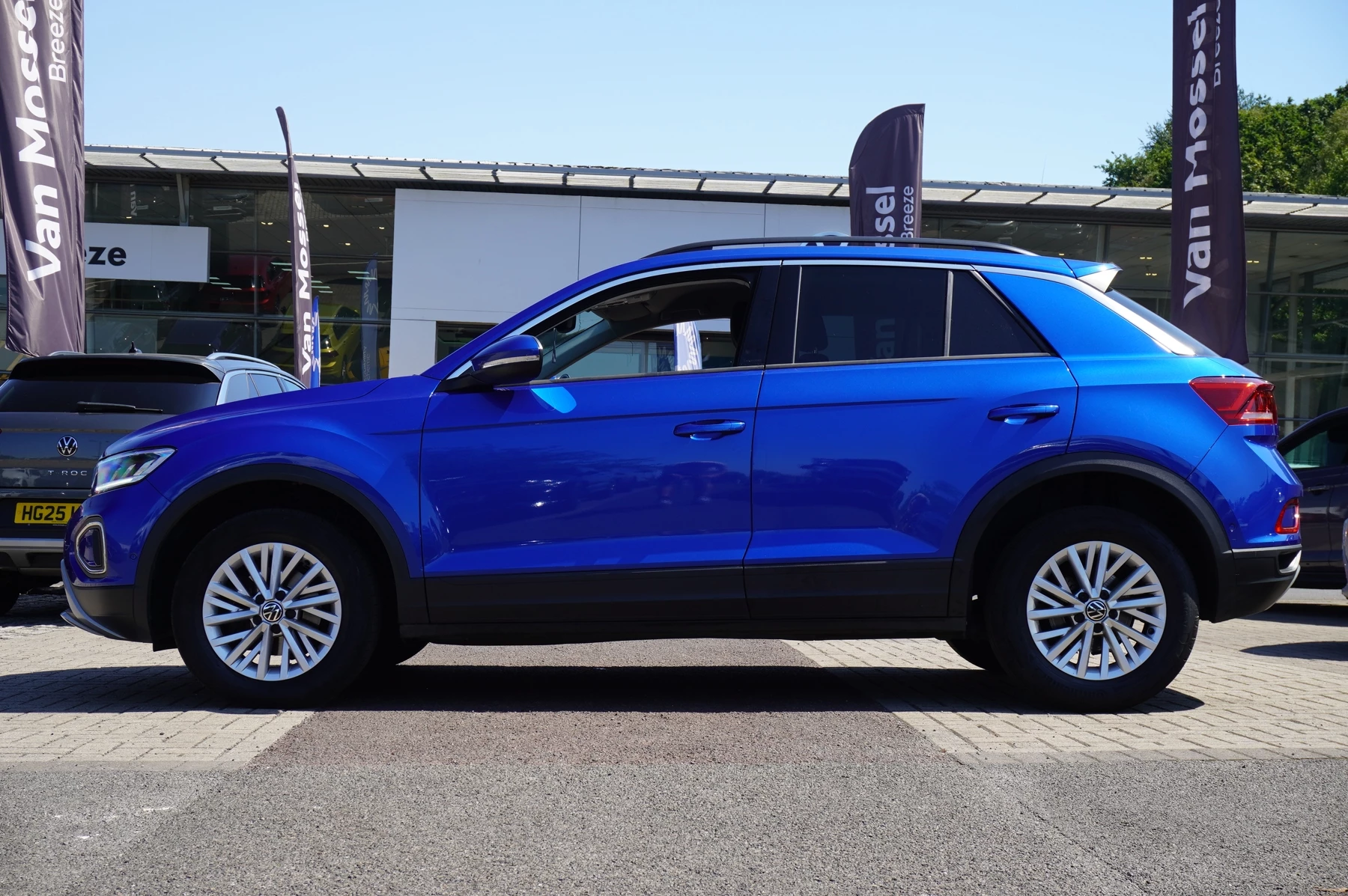 Volkswagen-T-Roc-image-26