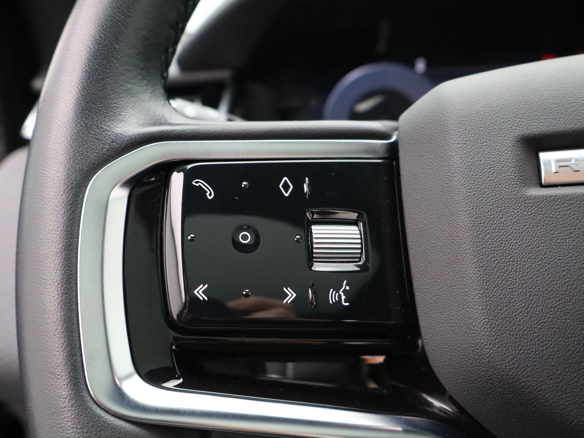 Land Rover-Range Rover Velar-image-23