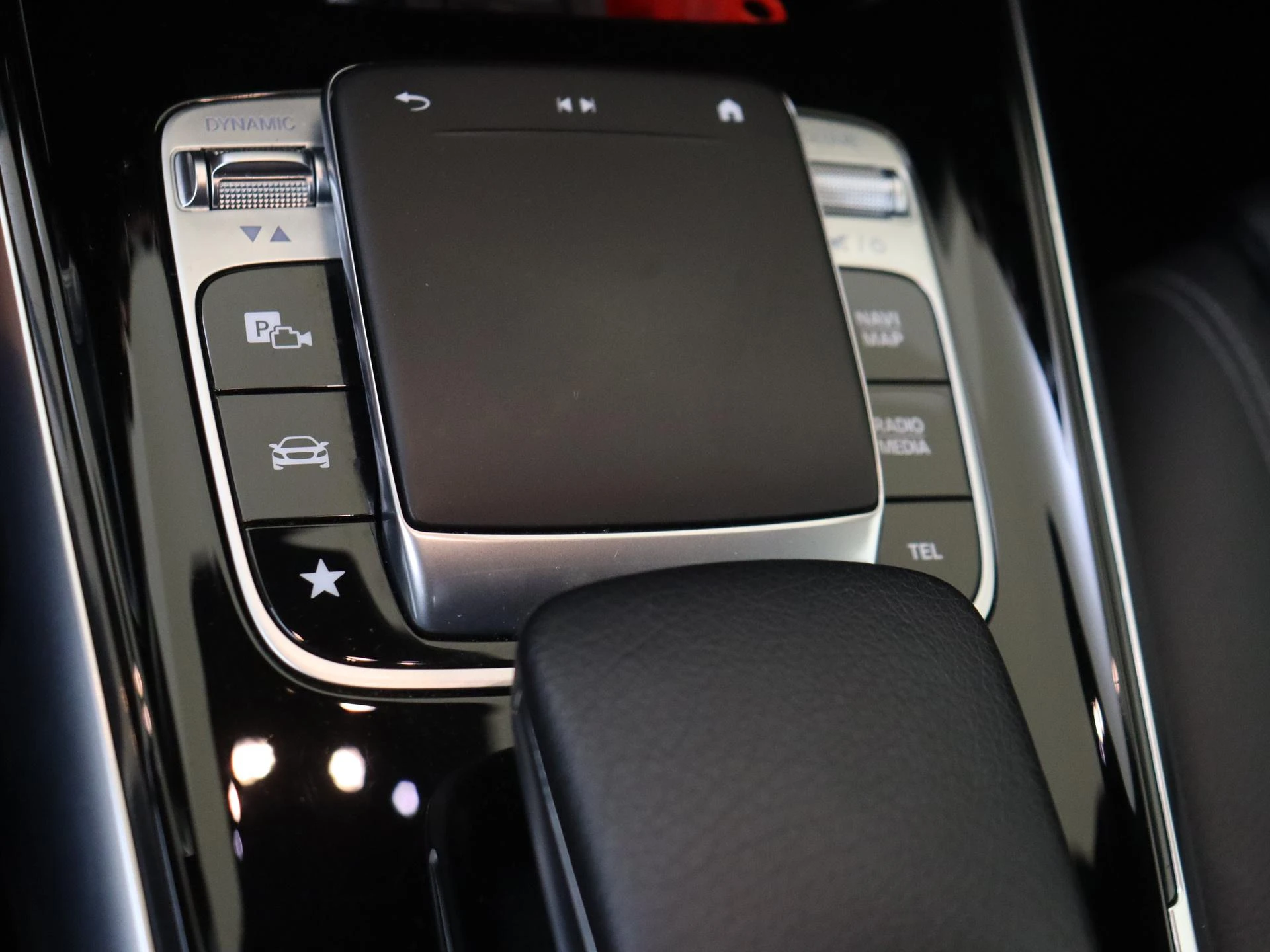 Mercedes-Benz-GLB-image-19