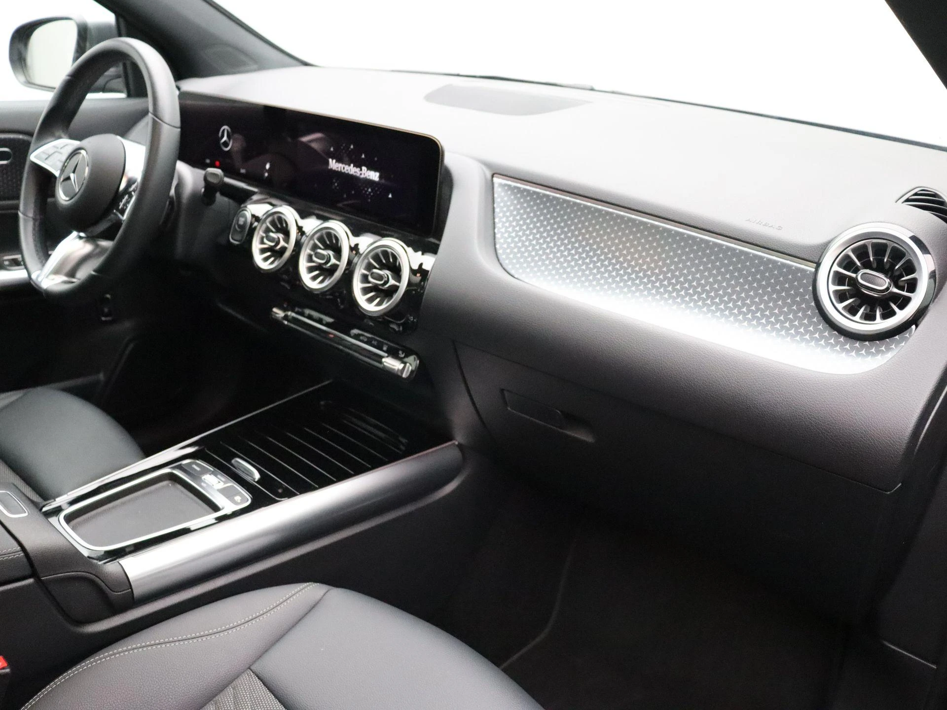 Mercedes-Benz-EQA-image-22