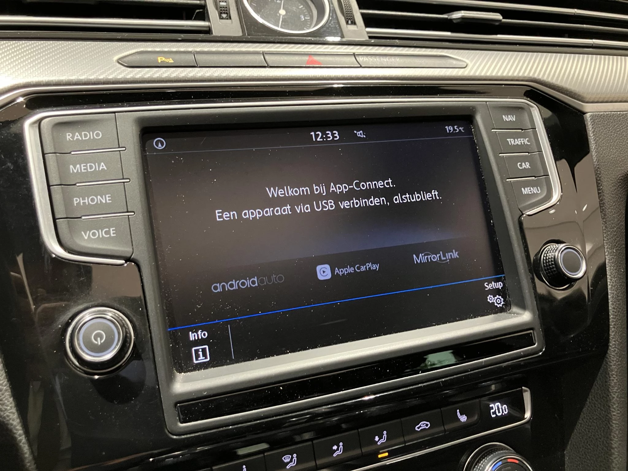 Volkswagen-Passat-image-26