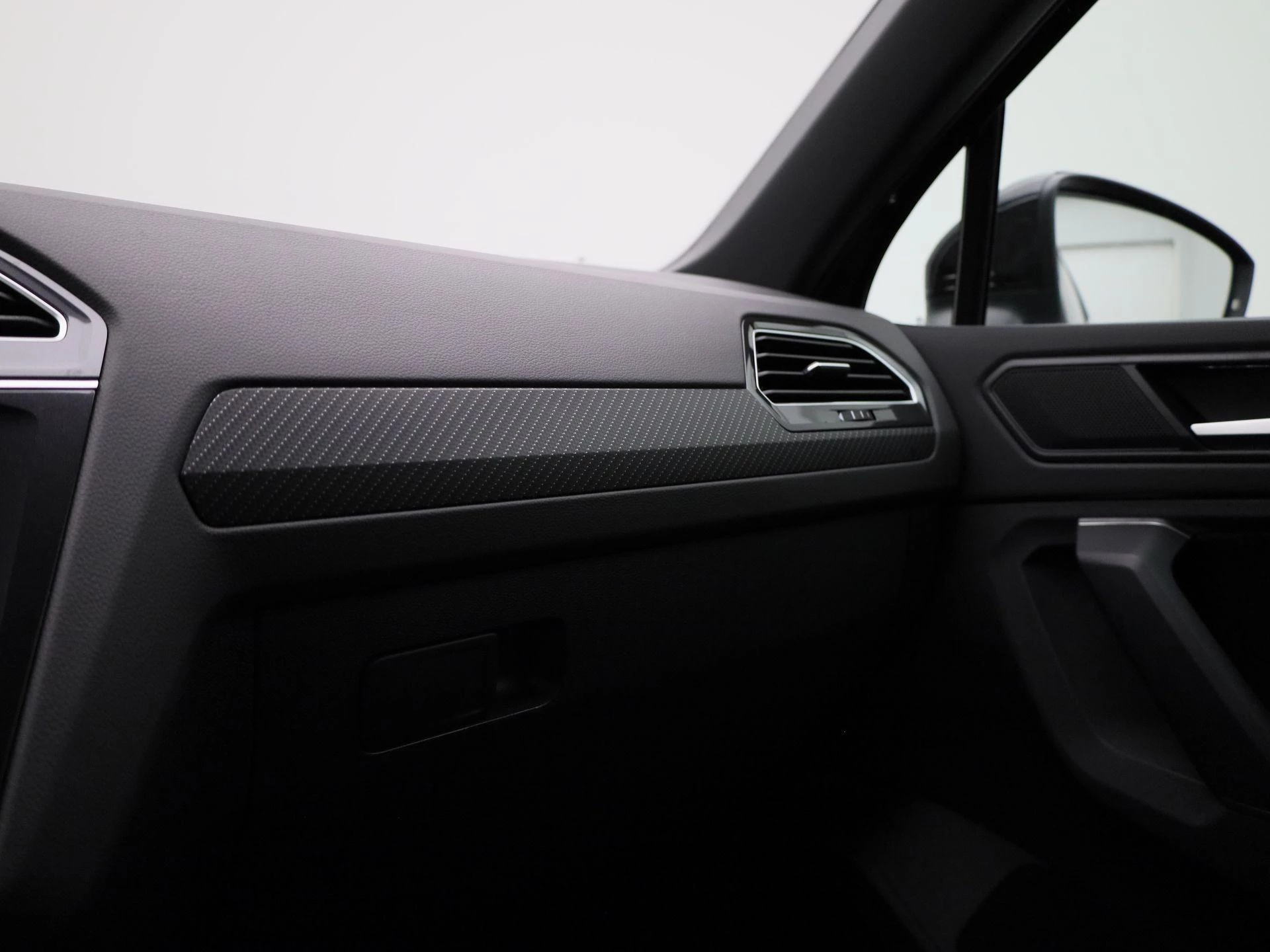 Volkswagen-Tiguan-image-32