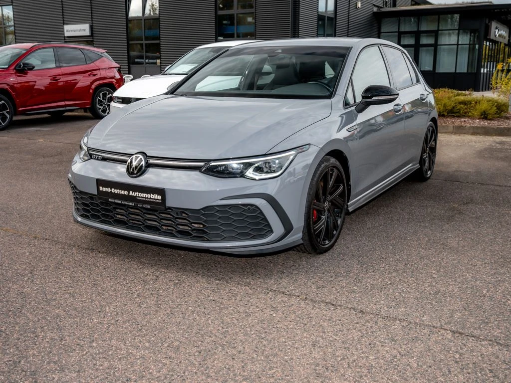 Volkswagen-Golf-image-1