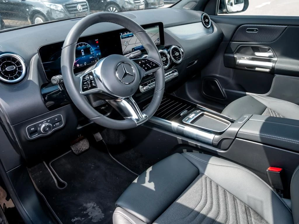 Mercedes-Benz-GLA 200 d-image-8
