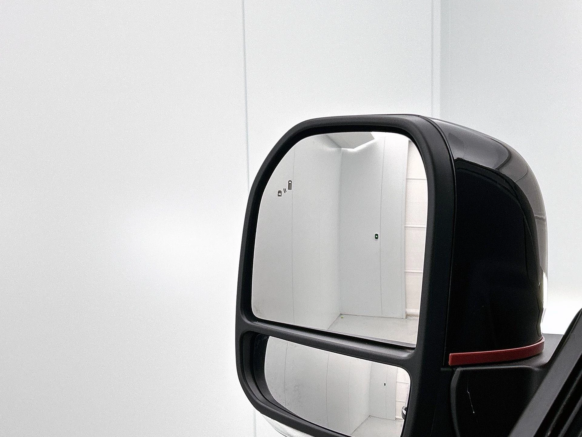 Volkswagen-e-Transporter-image-10