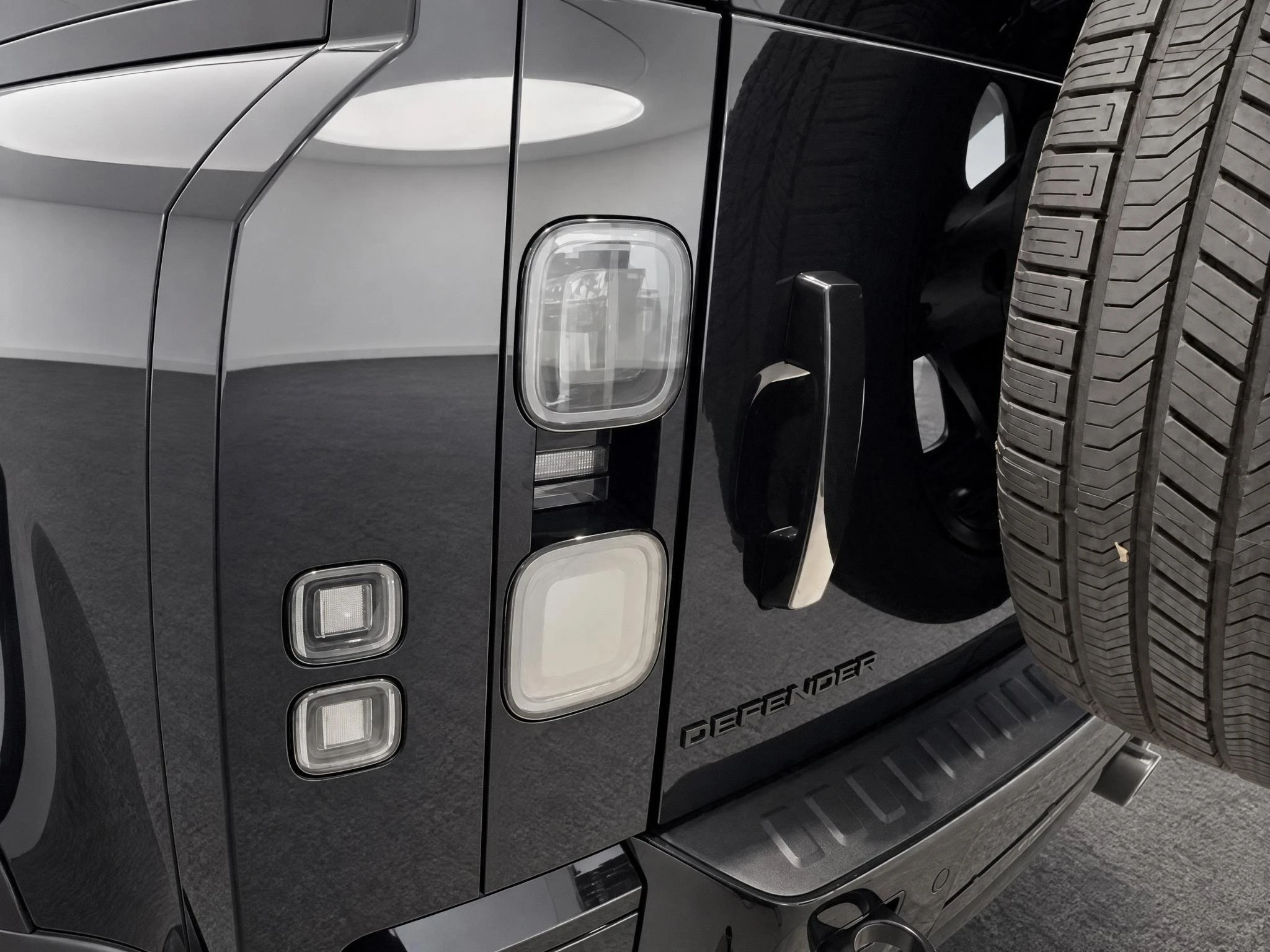 Land Rover-Defender-image-8