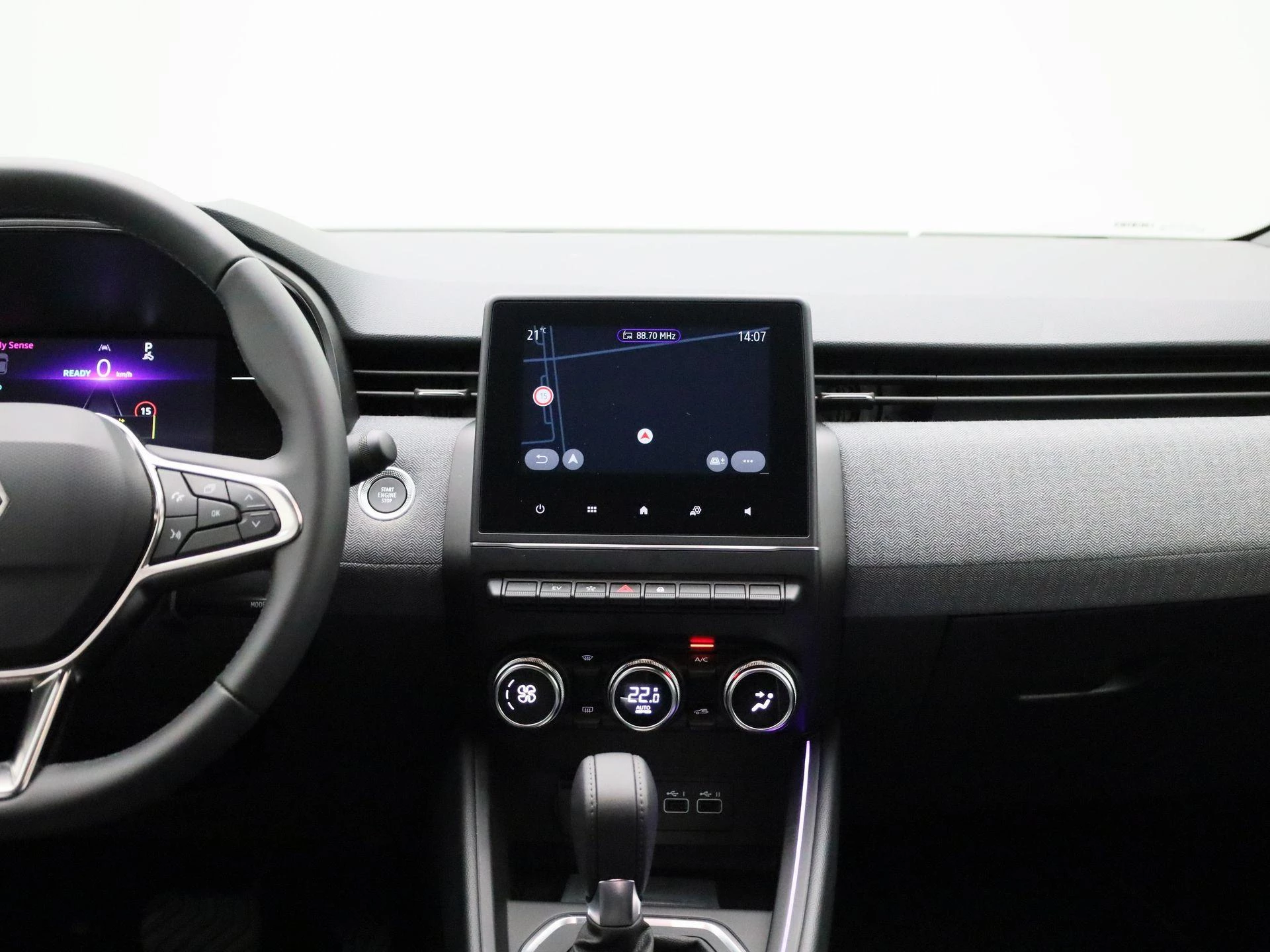 Renault-Clio-image-8