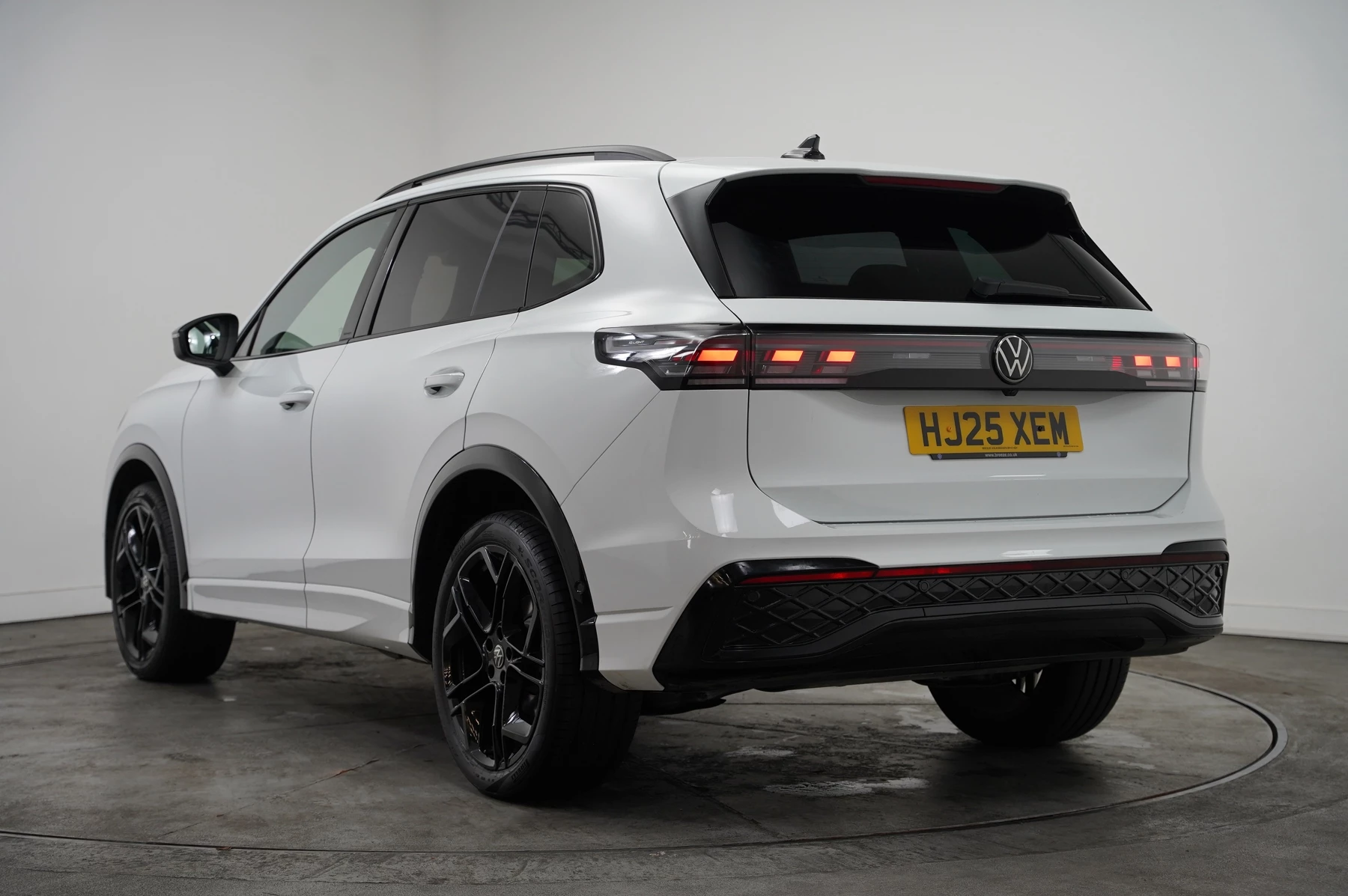 Volkswagen-Tiguan-image-2