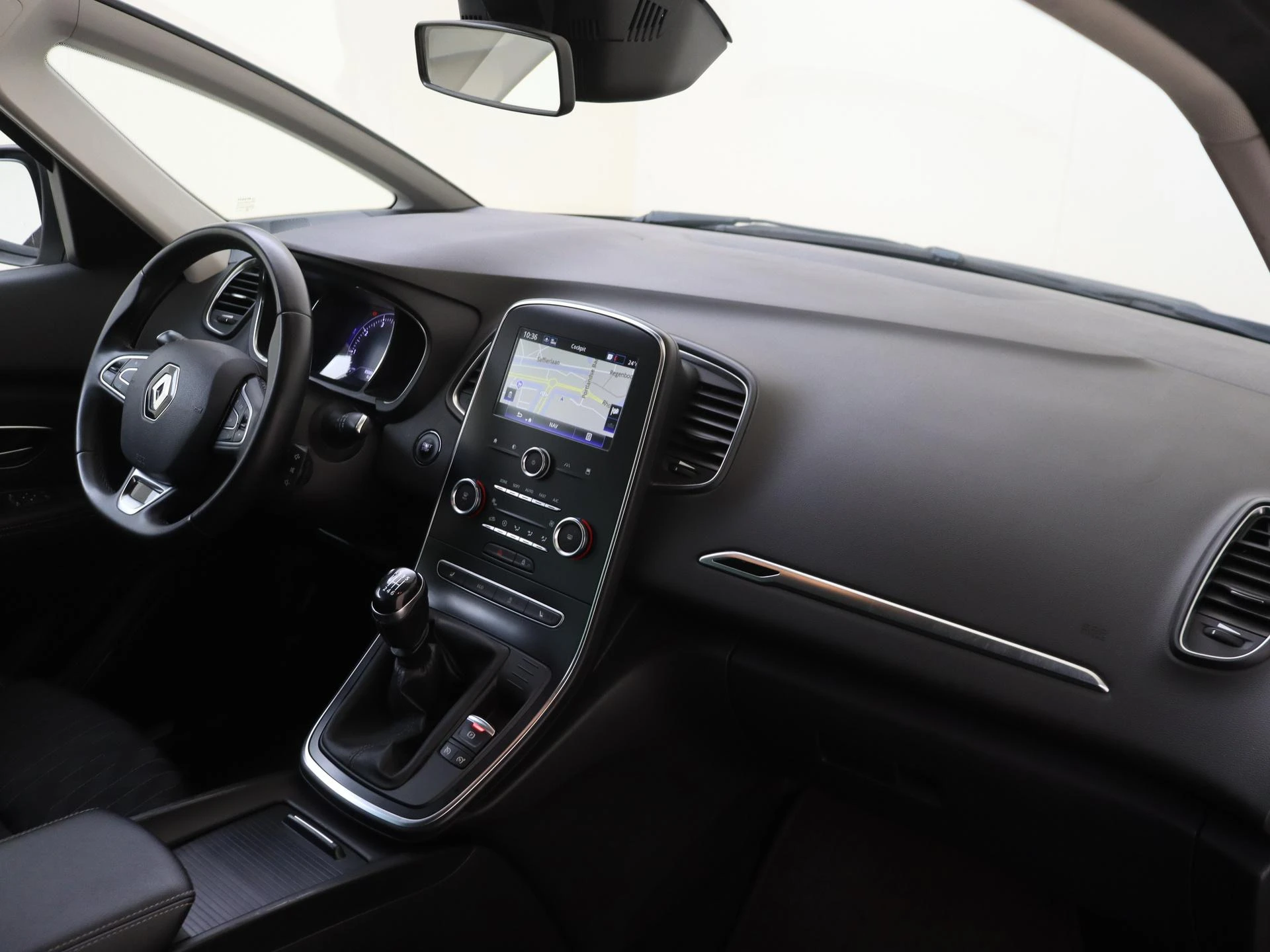 Renault-Grand Scénic-image-4