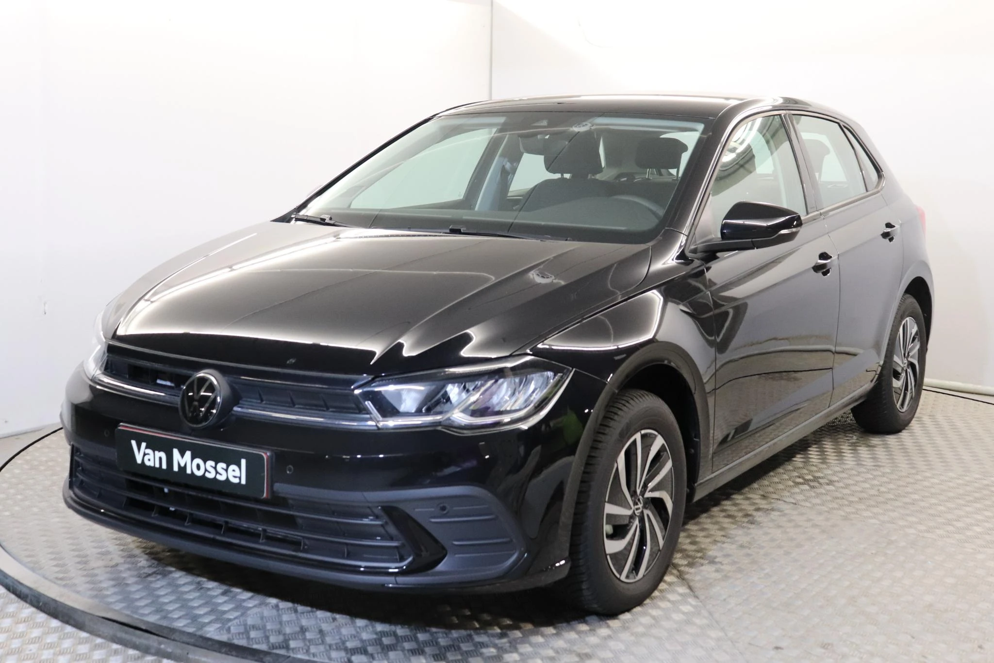 Volkswagen-Polo-image-0