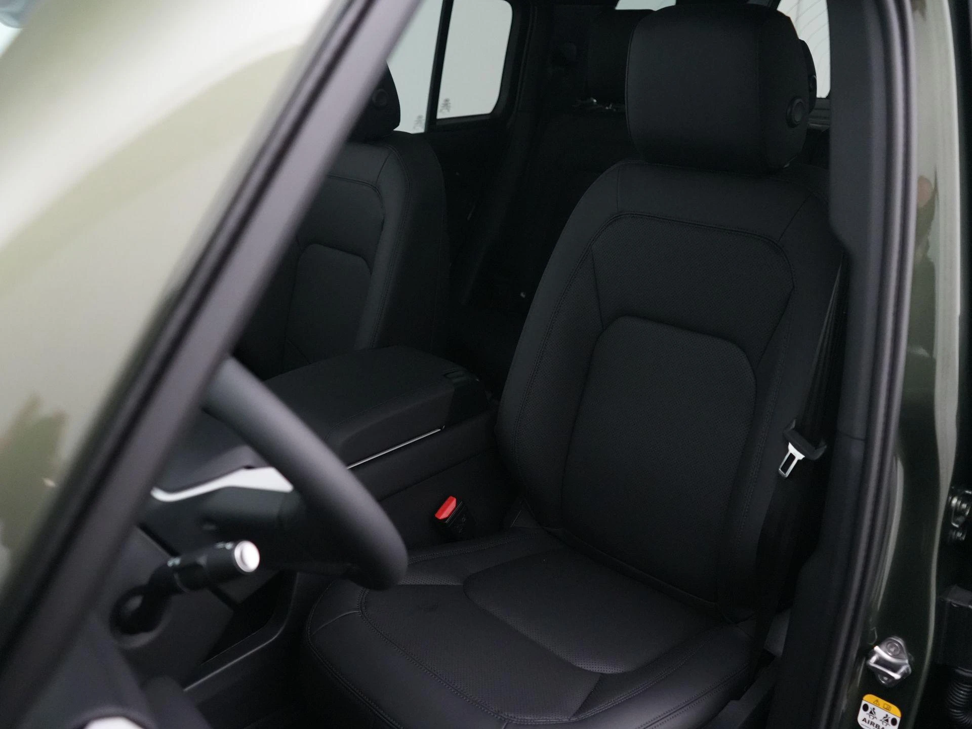 Land Rover-Defender-image-6