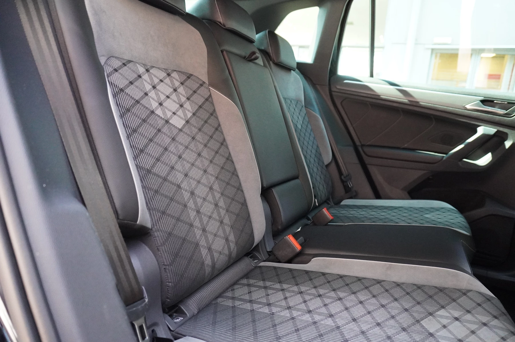 Volkswagen-Tiguan-image-12