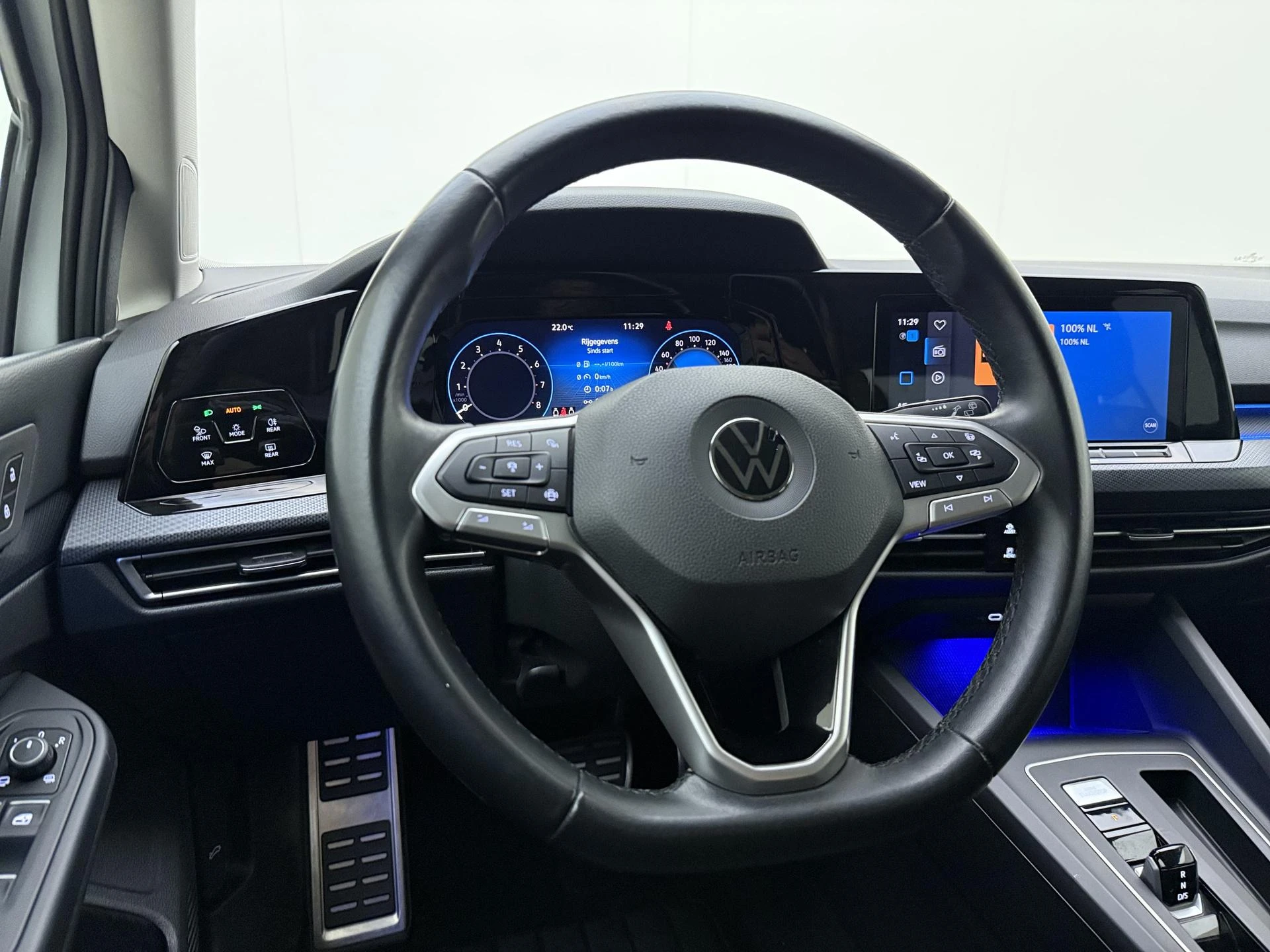 Volkswagen-Golf-image-28