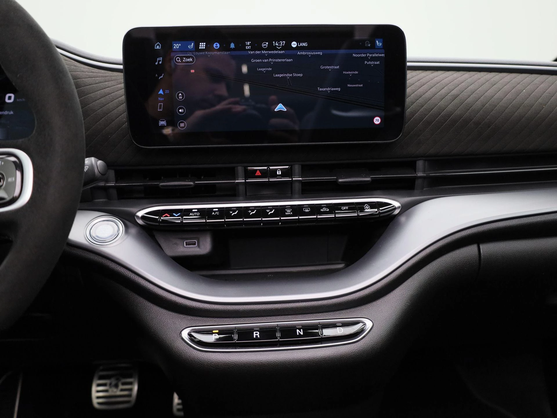 Abarth-500C-image-13