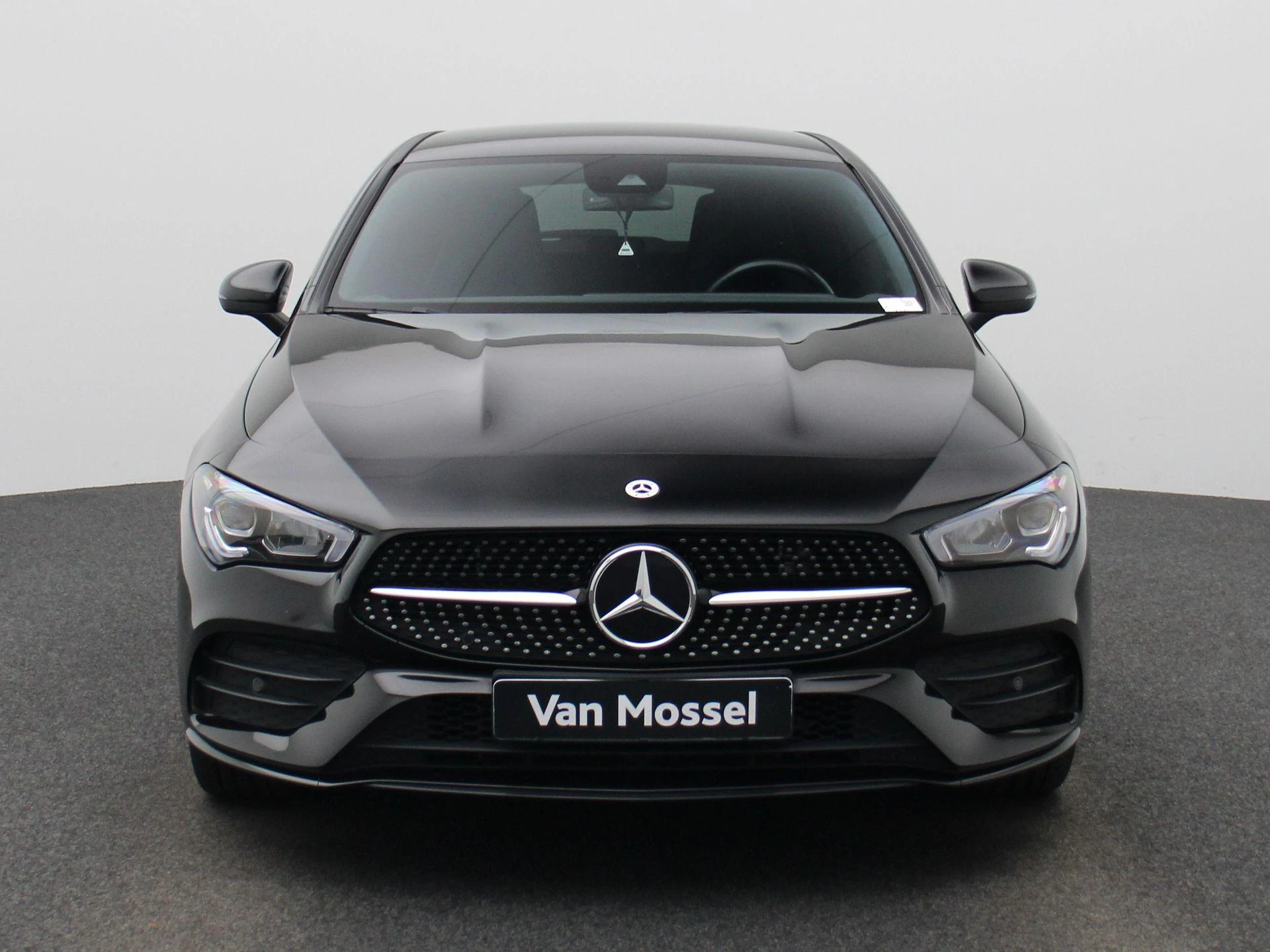 Mercedes-Benz-CLA-image-2