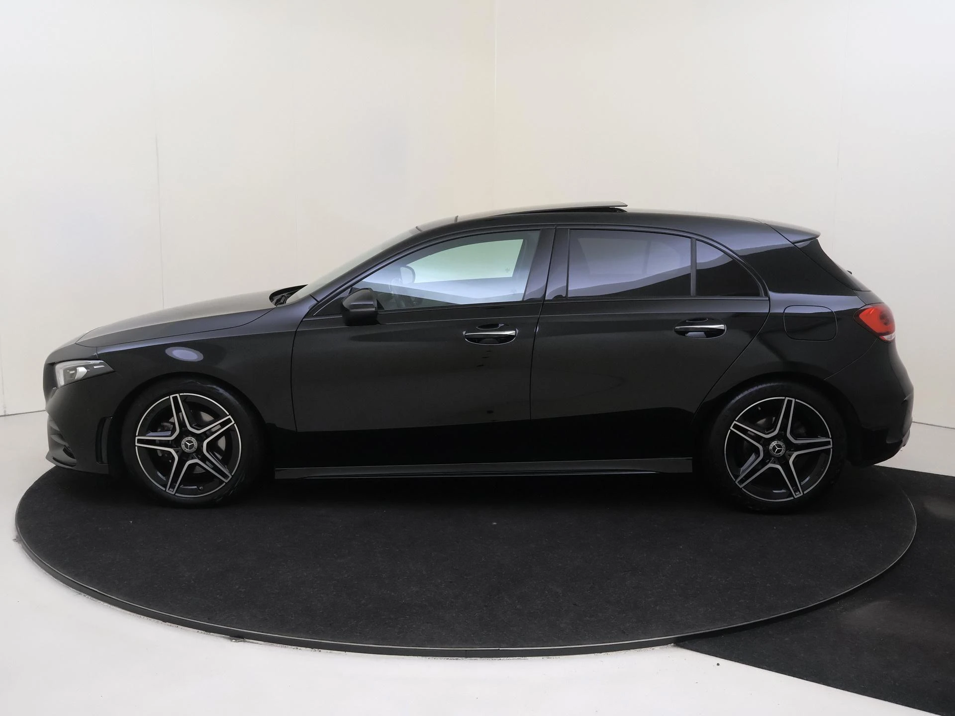 Mercedes-Benz-A-Klasse-image-7