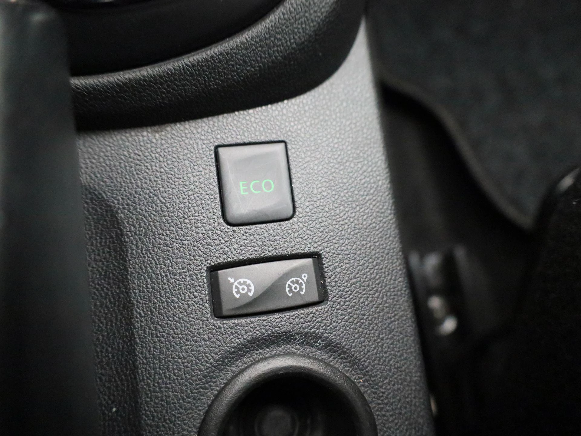 Renault-Captur-image-27