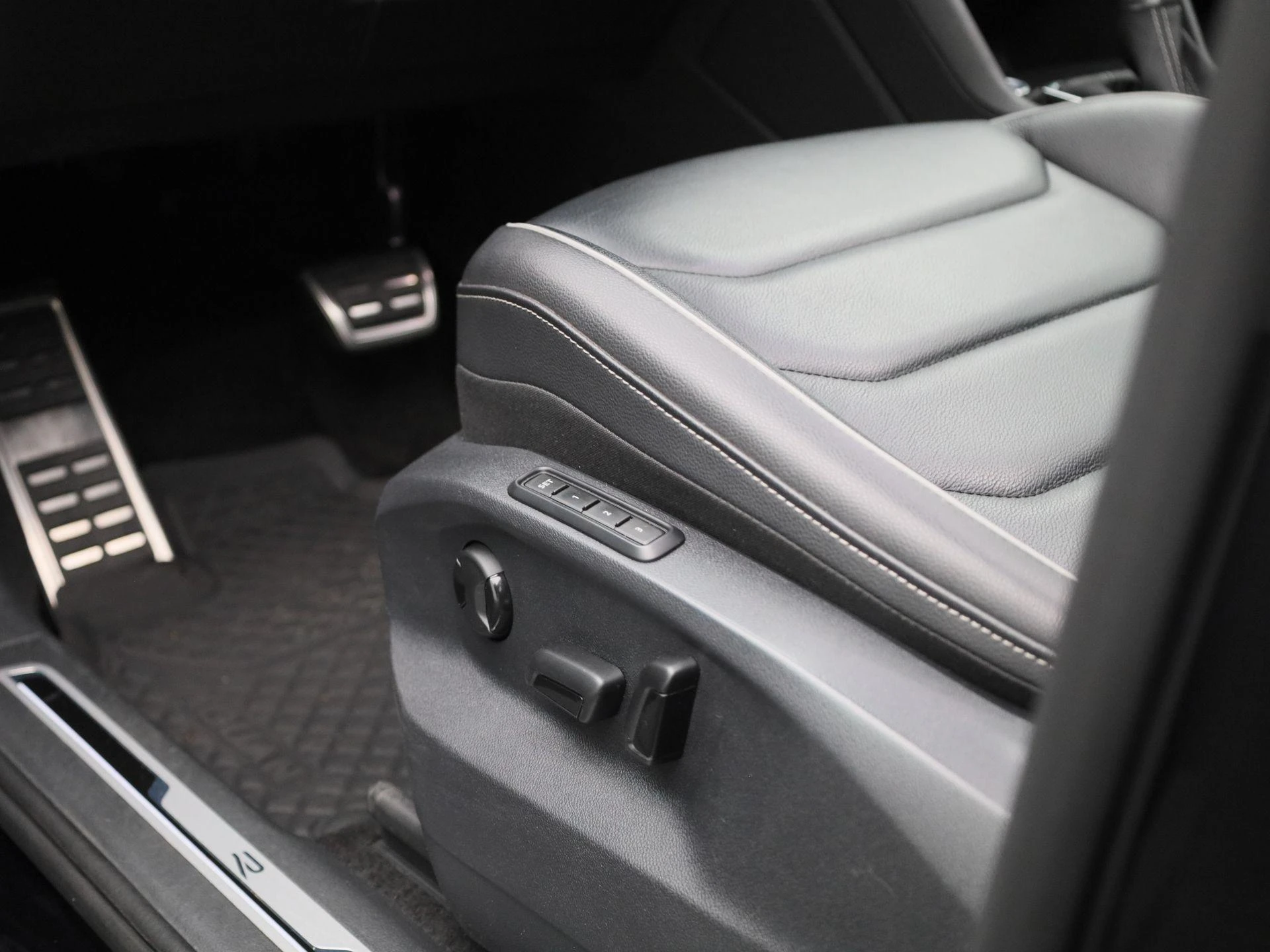 Volkswagen-Tiguan-image-36