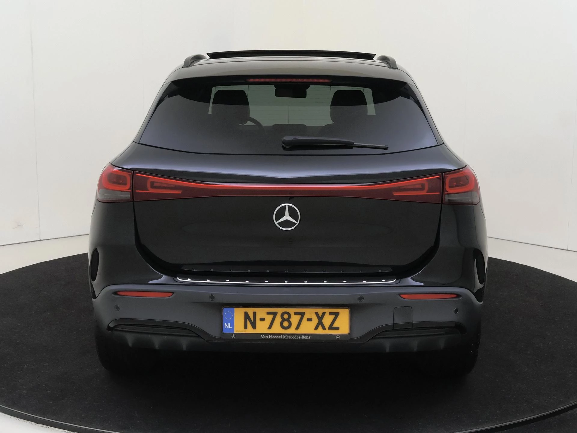 Mercedes-Benz-EQA-image-6